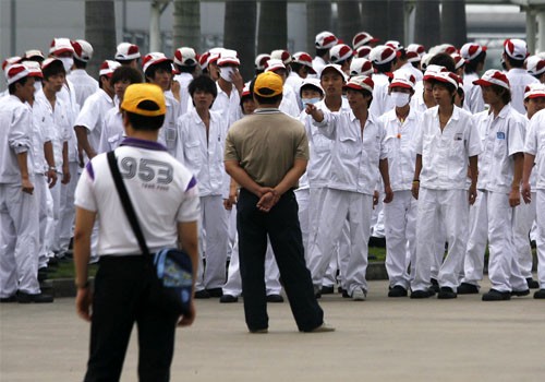 11059-striking-workers-at-honda-auto-parts-plant-in-foshan