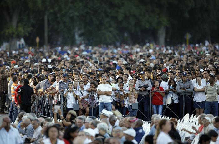 People attend a rally honoring Fidel Castro at the Revolution Plaza in Havana, Cuba, Tuesday, Nov. 29, 2016. Schools and government offices were closed Tuesday for a second day of homage to Fidel Castro, with the day ending in a rally on the wide plaza where the Cuban leader delivered fiery speeches to mammoth crowds in the years after he seized power. Castro passed away at 90 Friday Nov. 25.(ANSA/AP Photo/Ricardo Mazalan) [CopyrightNotice: Copyright 2016 The Associated Press. All rights reserved.]