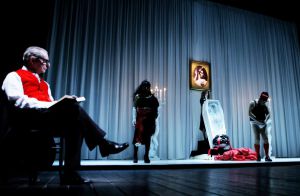 Elledieffe - La Compagnia di Teatro di Luca De Filippo / Teatro ElicantropoBORDELLO DI MARE CON CITTA’di Enzo Moscato, regia Carlo Cerciellocon (in o.a.) Fulvia CarotenutoAssuntaCristina DonadioMadaminaIvana MaioneCleòEnzo Moscatoil giornalistaSefora RussoBettiLello Seraoil CardinaleImma VillaTitinascene Roberto Crea costumi Alessandro Ciammarughi,suono Hubert Westkempermusiche originali Paolo Colettaluci Cesare Accetta